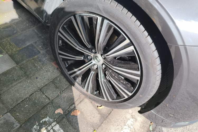 Used Volvo S90 2024 B5 Zhiyuan Luxury Edition Right Front Wheel Hub