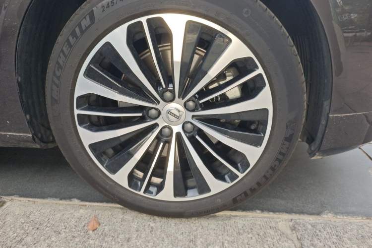 Used Volvo S90 2024 B5 Zhiyi Luxury Edition Right Front Wheel Hub