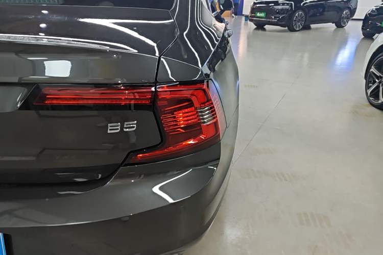 Used Volvo S90 2024 B5 Zhiyi Luxury Edition Right Rear Taillight