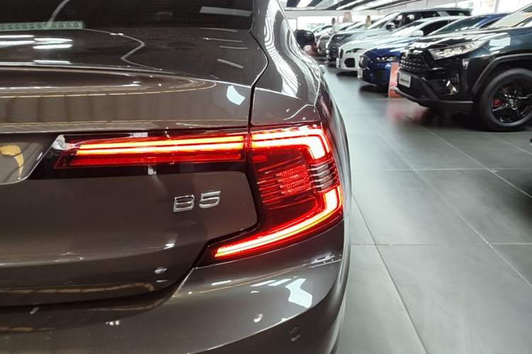 Used Volvo S90 2024 B5 Zhiyi Luxury Edition Right Rear Taillight