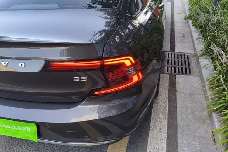 Used Volvo S90 2024 B5 Zhiyi Luxury Edition Right Rear Taillight