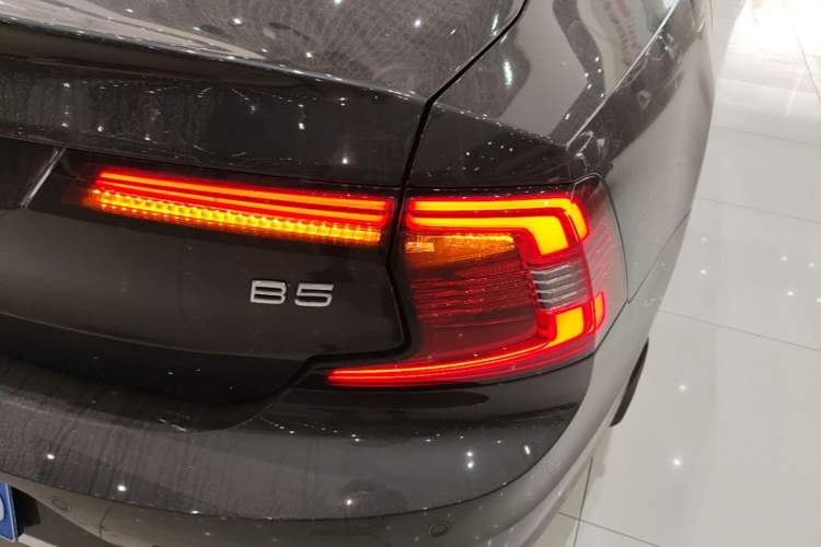 Used Volvo S90 2024 B5 Zhiyuan Luxury Edition Right Rear Taillight