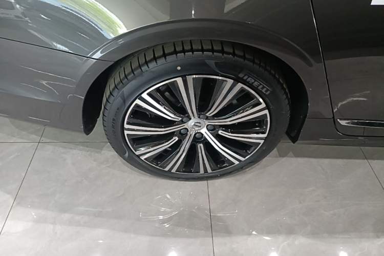 Used Volvo S90 2024 B5 Zhiyuan Luxury Edition Right Rear Wheel Hub
