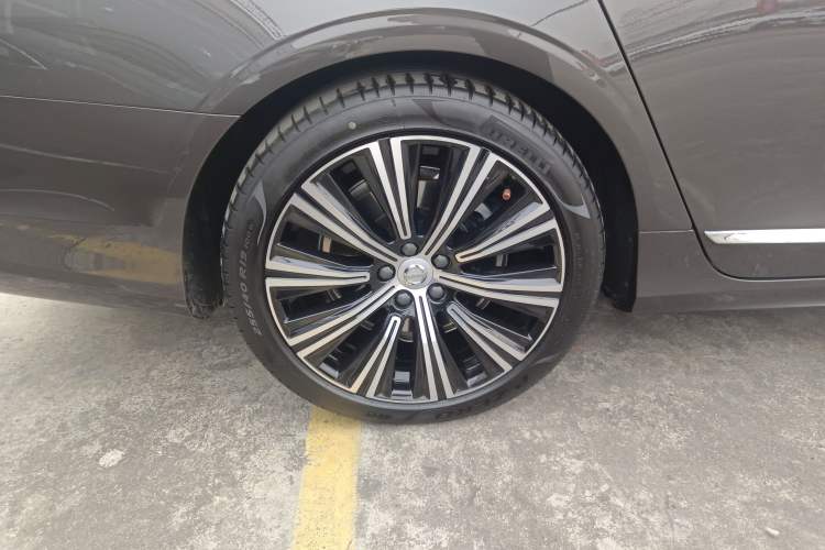 Used Volvo S90 2024 B5 Zhiyuan Luxury Edition Right Rear Wheel Hub
