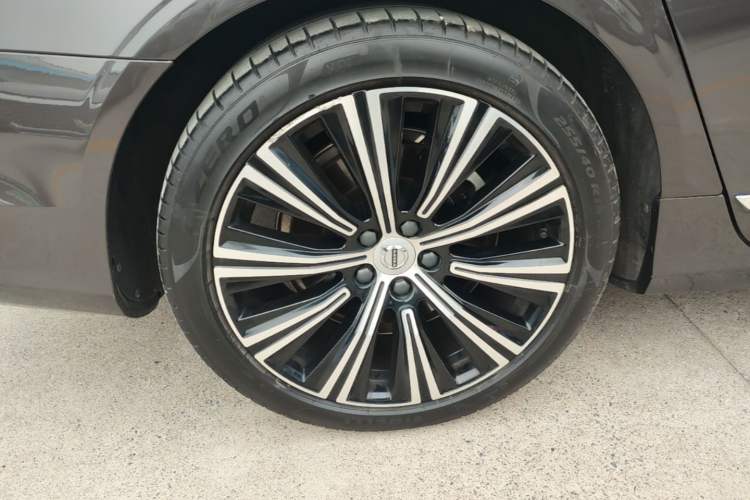 Used Volvo S90 2024 B5 Zhiyuan Luxury Edition Right Rear Wheel Hub
