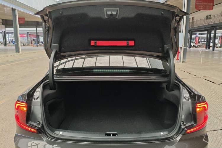 Used Volvo S90 2024 B5 Zhiyi Luxury Edition Trunk