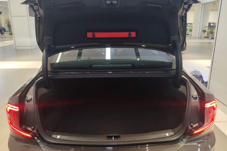 Used Volvo S90 2024 B5 Zhiyi Luxury Edition Trunk