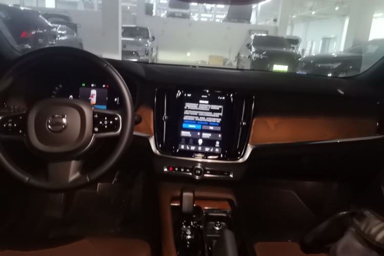 Used Volvo S90 2024 B5 Zhiyi Luxury Edition Center Console
