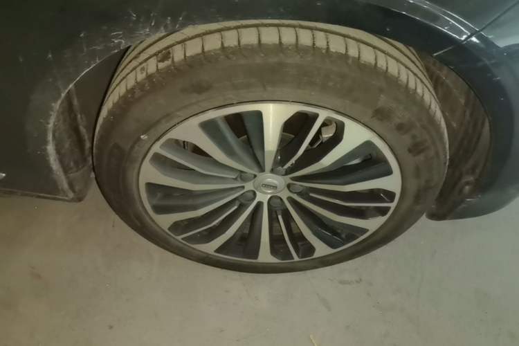 Used Volvo S90 2024 B5 Zhiyi Luxury Edition Right Front Wheel Hub