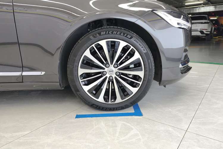 Used Volvo S90 2024 B5 Zhiyi Luxury Edition Right Front Wheel Hub