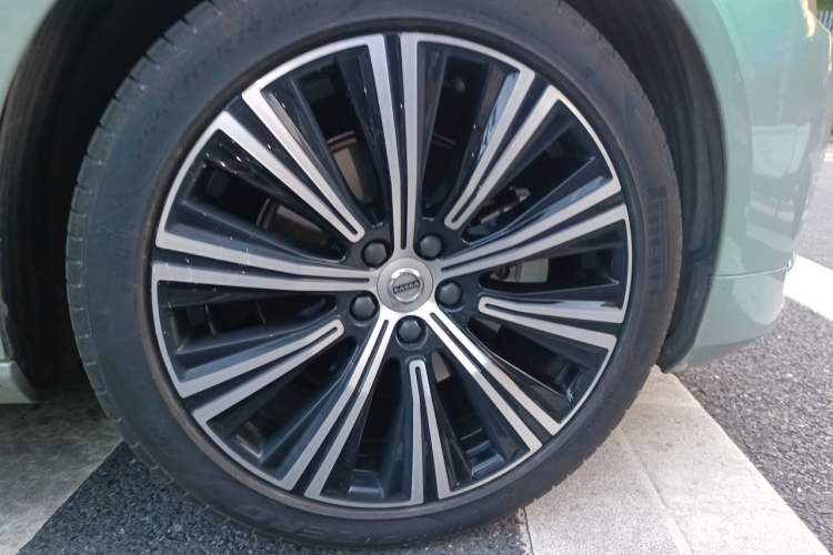 Used Volvo S90 2024 B5 Zhiyuan Luxury Edition Right Front Wheel Hub