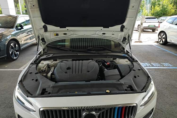 Used Volvo S90 2024 B5 Zhiyuan Luxury Edition Engine Bay