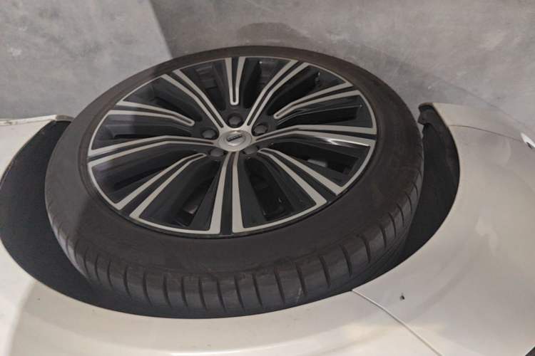 Used Volvo S90 2024 B5 Zhiyuan Luxury Edition Left Front Wheel Hub