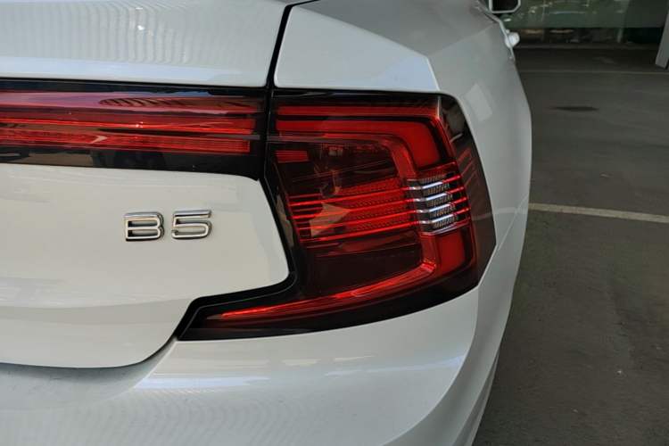 Used Volvo S90 2024 B5 Zhiyuan Luxury Edition Right Rear Taillight