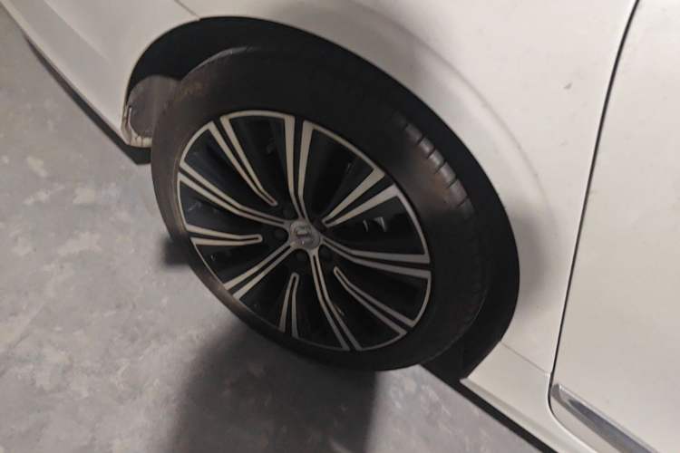 Used Volvo S90 2024 B5 Zhiyuan Luxury Edition Right Rear Wheel Hub