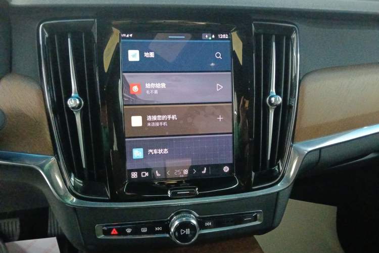 Used Volvo S90 2025 B5 Zhiyi Luxury Edition Audio And AC Panel