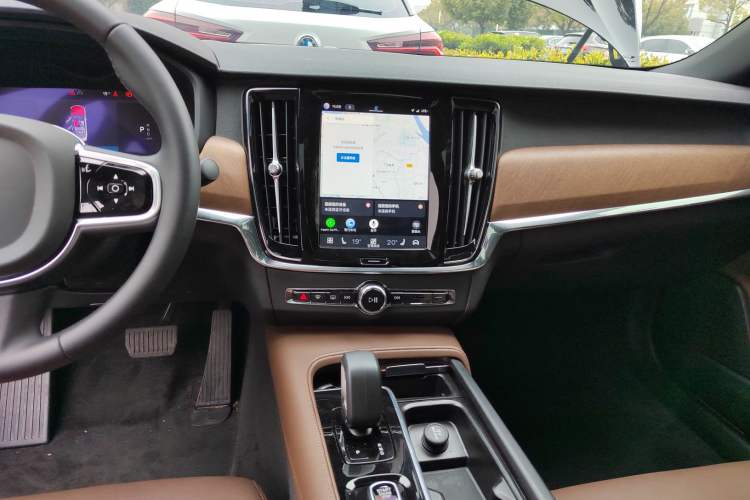 Used Volvo S90 2025 B5 Zhiyi Luxury Edition Audio And AC Panel