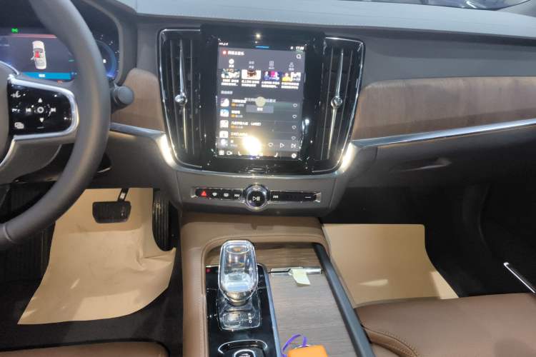 Used Volvo S90 2025 B5 Zhiyuan Luxury Edition Audio And AC Panel