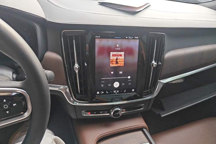 Used Volvo S90 2025 B5 Zhiya Luxury Edition Audio And AC Panel