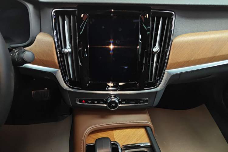 Used Volvo S90 2025 B5 Zhiyi Luxury Edition Audio And AC Panel