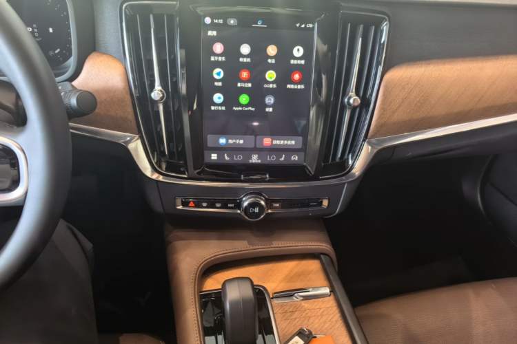 Used Volvo S90 2025 B5 Zhiyi Luxury Edition Audio And AC Panel