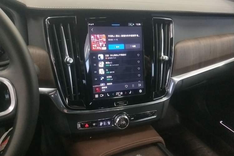 Used Volvo S90 2025 B5 Zhiya Luxury Edition Audio And AC Panel