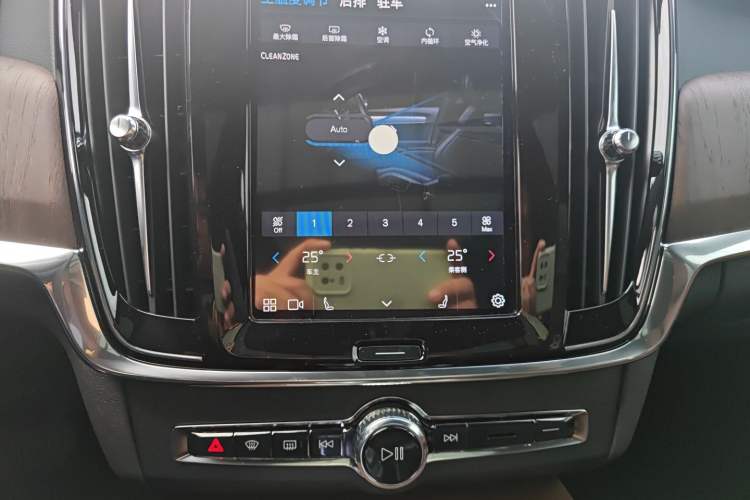 Used Volvo S90 2025 B5 Zhiyuan Luxury Edition Audio And AC Panel