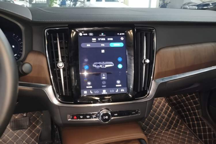 Used Volvo S90 2025 B5 Zhiyuan Luxury Edition Audio And AC Panel