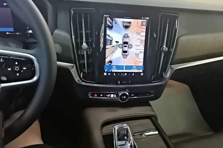 Used Volvo S90 2025 B5 Zhiya Luxury Edition Audio And AC Panel