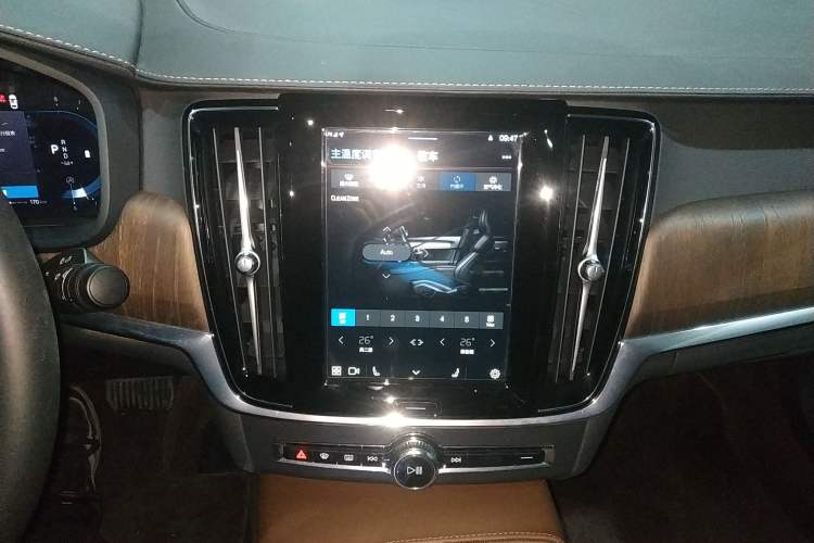 Used Volvo S90 2025 B5 Zhiya Luxury Edition Audio And AC Panel