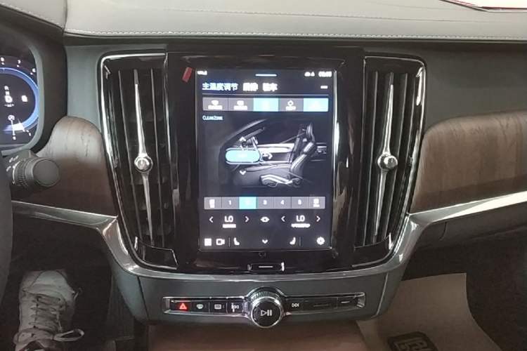 Used Volvo S90 2025 B5 Zhiyuan Luxury Edition Audio And AC Panel