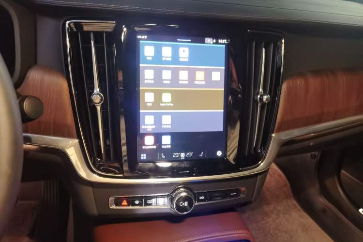 Used Volvo S90 2025 B5 Zhiyuan Luxury Edition Audio And AC Panel