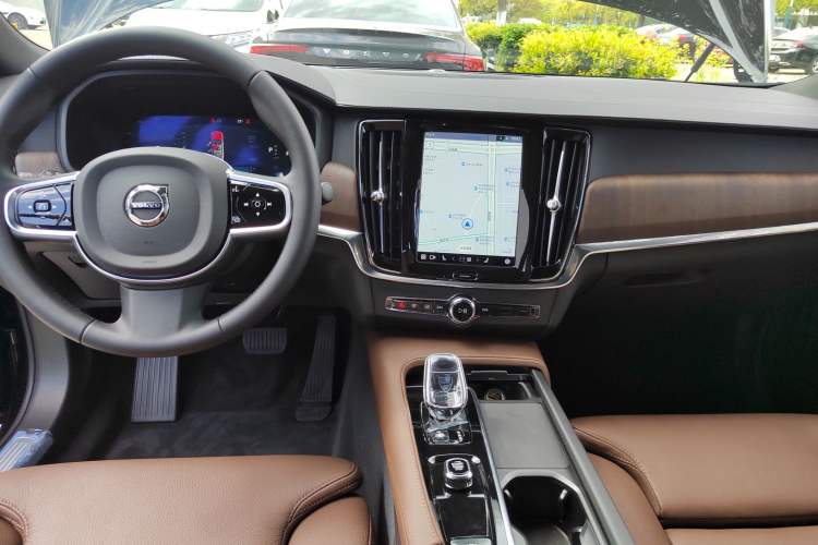 Used Volvo S90 2025 B5 Zhiyuan Luxury Edition Audio And AC Panel