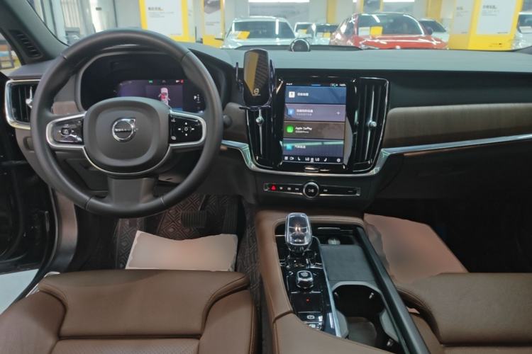 Used Volvo S90 2025 B5 Zhiyuan Luxury Edition Center Console
