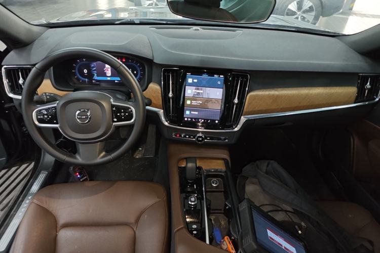 Used Volvo S90 2025 B5 Zhiyi Luxury Edition Center Console