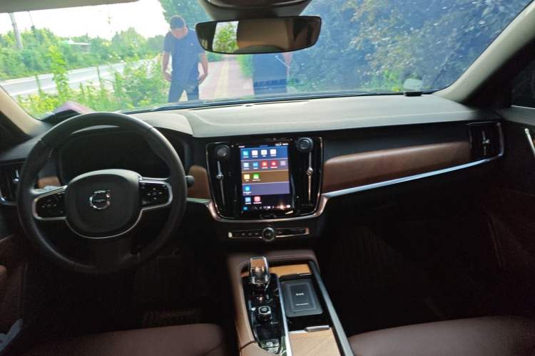 Used Volvo S90 2025 B5 Zhiyi Luxury Edition Center Console