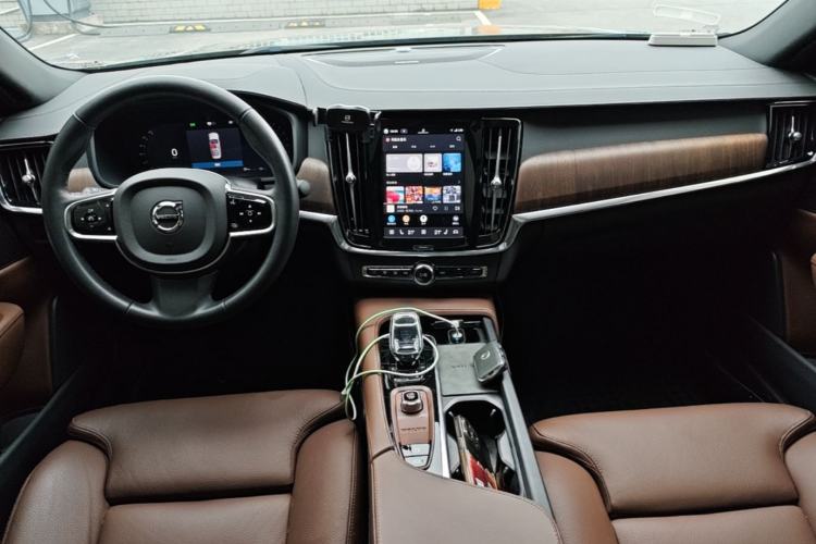 Used Volvo S90 2025 B5 Zhiyuan Luxury Edition Center Console