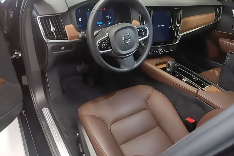 Used Volvo S90 2025 B5 Zhiyi Luxury Edition Center Console