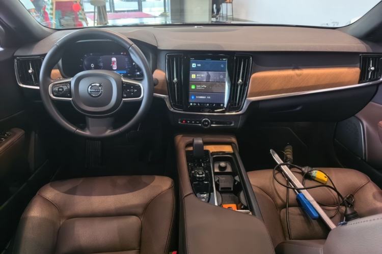 Used Volvo S90 2025 B5 Zhiyi Luxury Edition Center Console