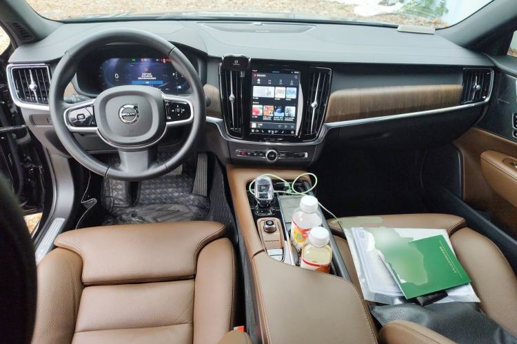 Used Volvo S90 2025 B5 Zhiyuan Luxury Edition Center Console