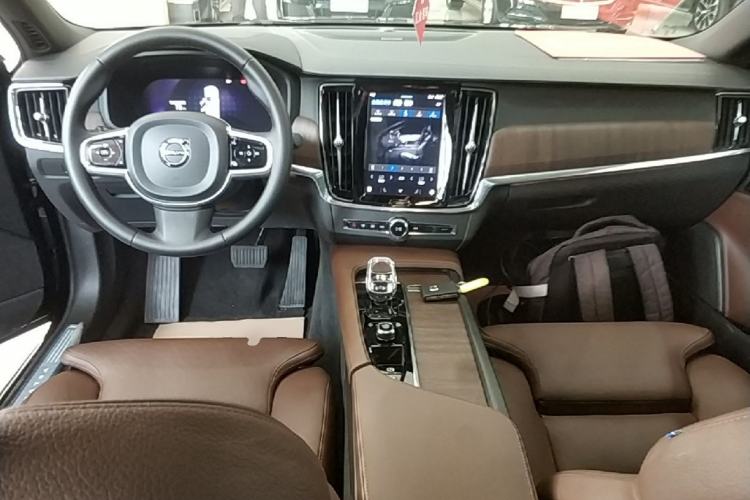 Used Volvo S90 2025 B5 Zhiyuan Luxury Edition Center Console