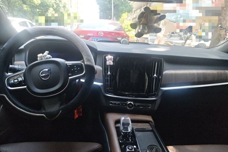 Used Volvo S90 2025 B5 Zhiyuan Luxury Edition Center Console