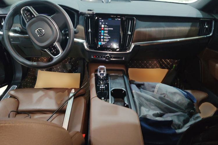 Used Volvo S90 2025 B5 Zhiyuan Luxury Edition Center Console