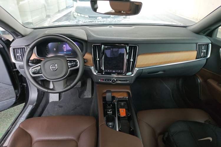 Used Volvo S90 2025 B5 Zhiyi Luxury Edition Center Console