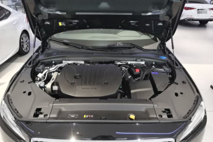 Used Volvo S90 2025 B5 Zhiyi Luxury Edition Engine Bay