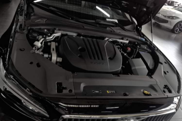 Used Volvo S90 2025 B5 Zhiyi Luxury Edition Engine Bay