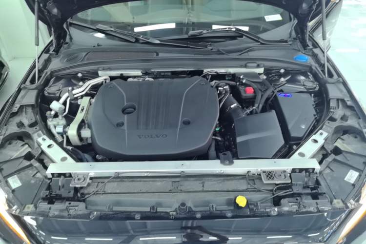 Used Volvo S90 2025 B5 Zhiyi Luxury Edition Engine Bay