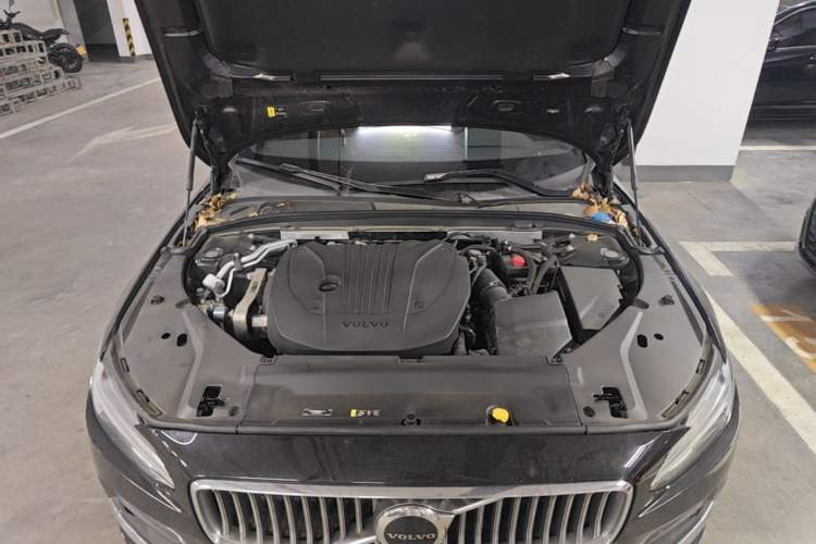Used Volvo S90 2025 B5 Zhiya Luxury Edition Engine Bay