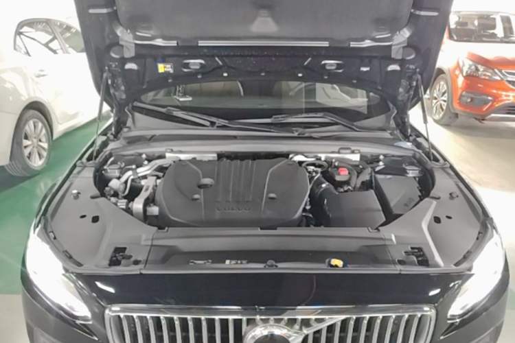 Used Volvo S90 2025 B5 Zhiyi Luxury Edition Engine Bay
