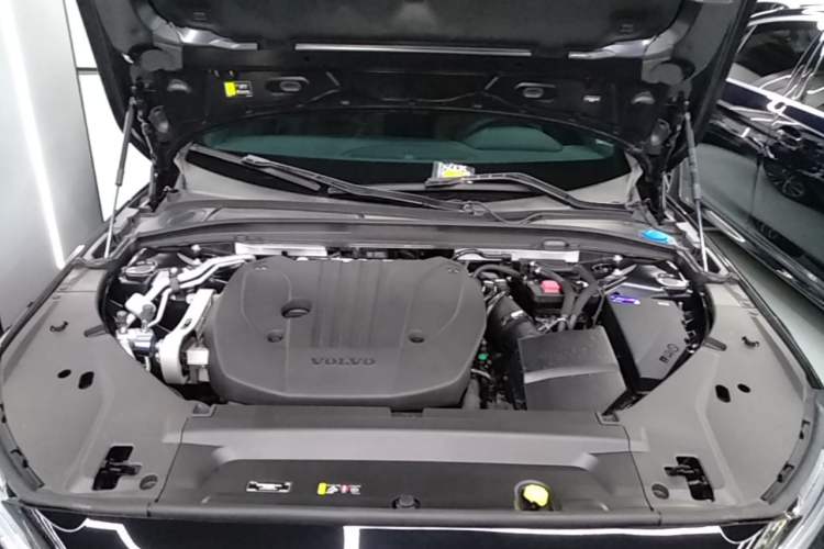 Used Volvo S90 2025 B5 Zhiyi Luxury Edition Engine Bay
